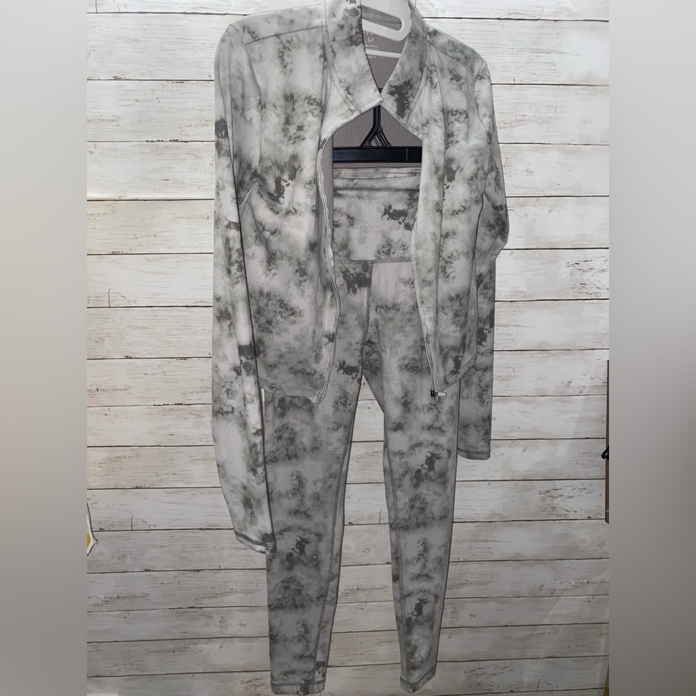 Harmony & Balance Gray/Green Ribbed Tie-Dye‎ Athletic-Lounge Set